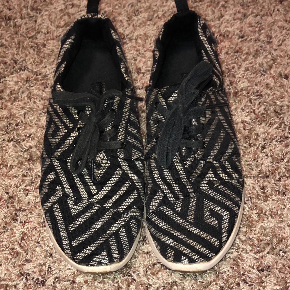 Toms